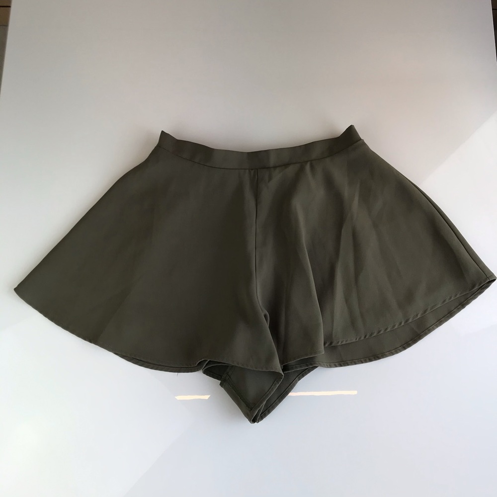 TOBI green silk short/skirt size M